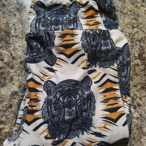 Lularoe tiger rare leggings